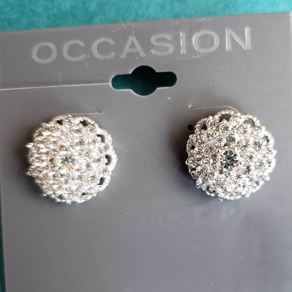 2/10$ Nwt Occasion round silver tone with white rhinestones